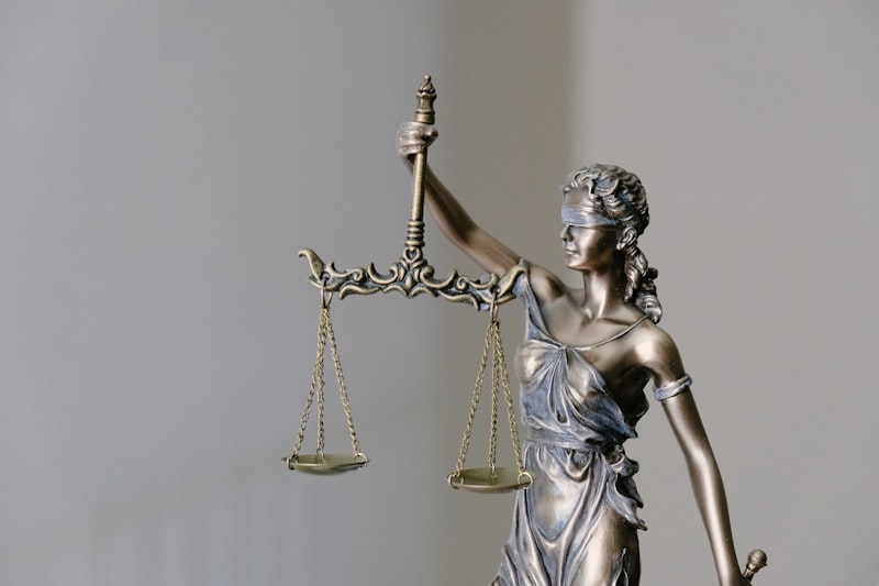 Justitia — Symbol für Gerechtigkeit und verantwortungsvollen KI-Einsatz